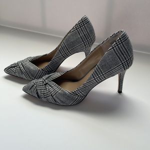 💜SZ 8M Ann Taylor heels, black/grey/white/blue💜